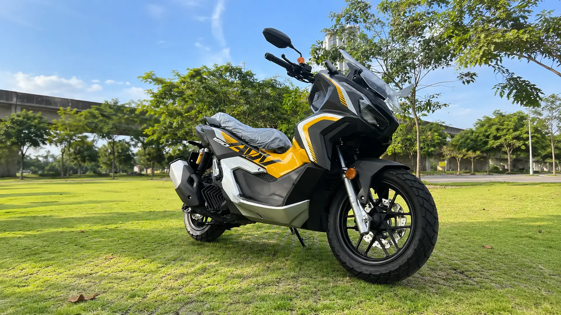 Honda ADV 160 available for rental in Sri Lanka