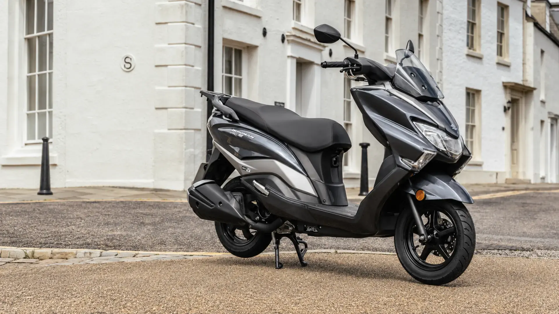 Suzuki Burgman Street 125 available for rental in Sri Lanka
